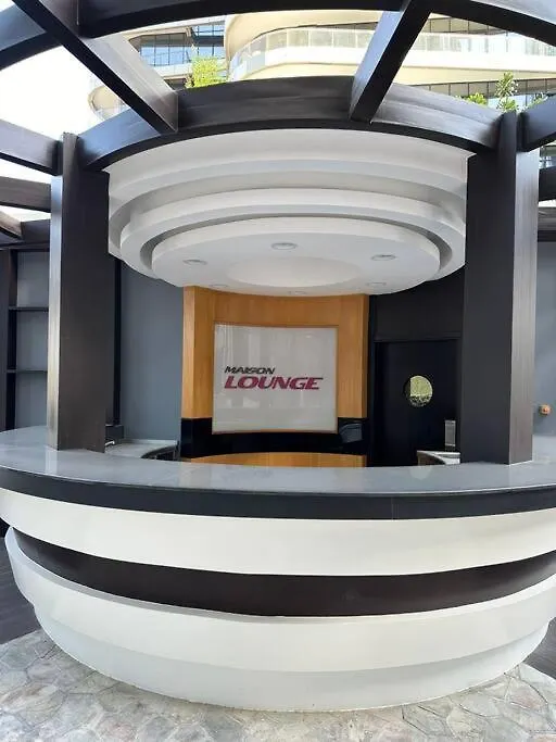 아파트 Royal Sky Vacation Homes By Damac Maison Mall Street 두바이